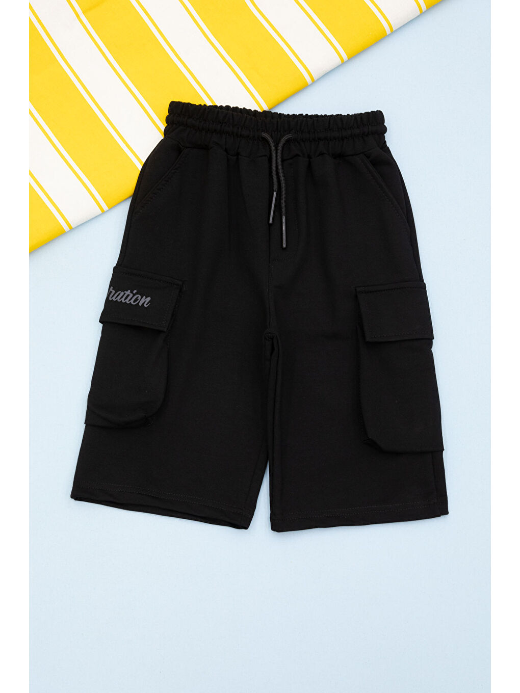 Siyah Cebi Yazı Baskılı Beli Lastikli Erkek Çocuk Şort 21160