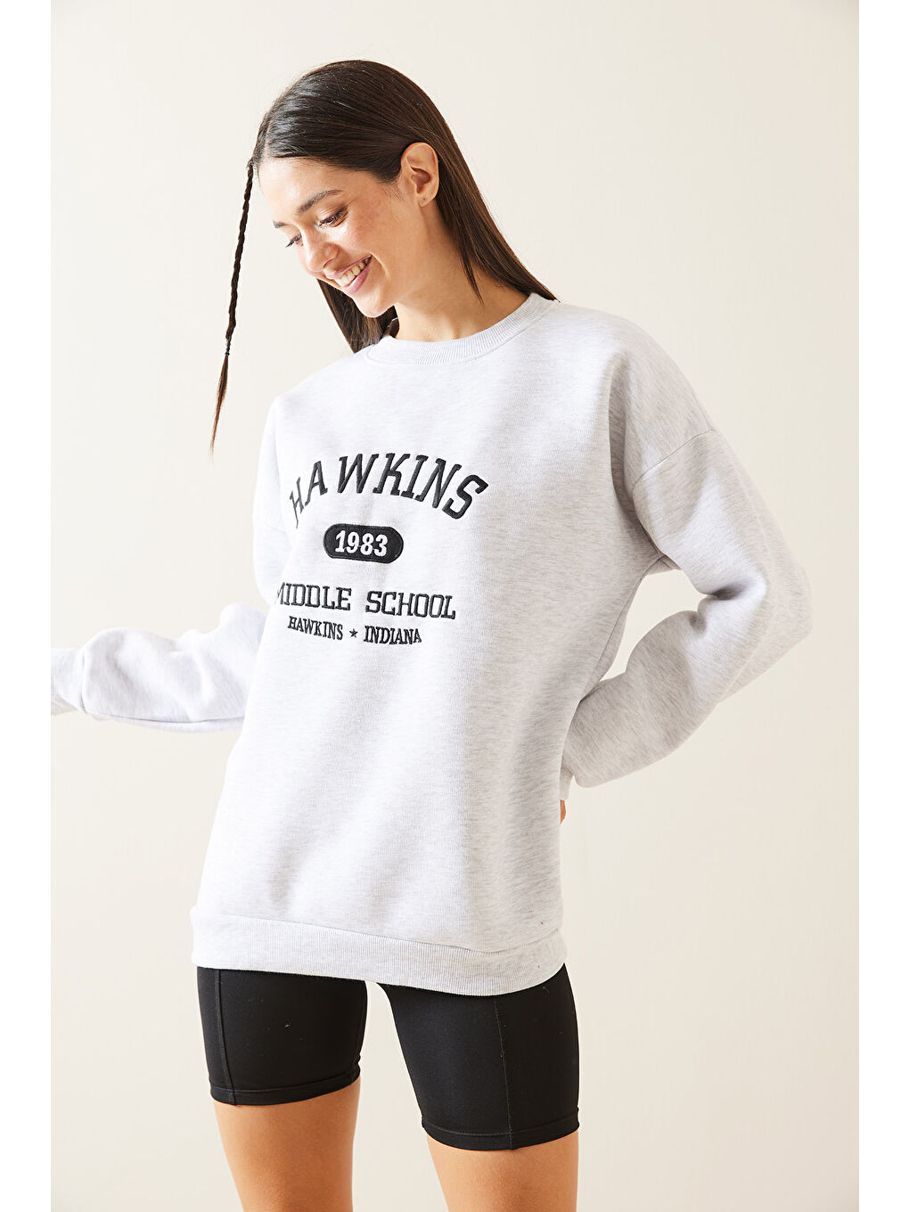 Gri Bisiklet Yaka Nakışlı Sweatshirt 5KXK8-48980-03-2