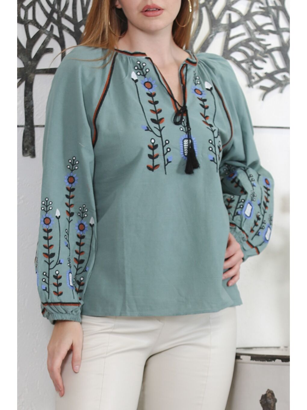 Açık Yeşil Alttan Britli Yaka Balon Kol Bağlamalı Yaka Ve Kol Nakışlı Dokuma Casual Bluz-2