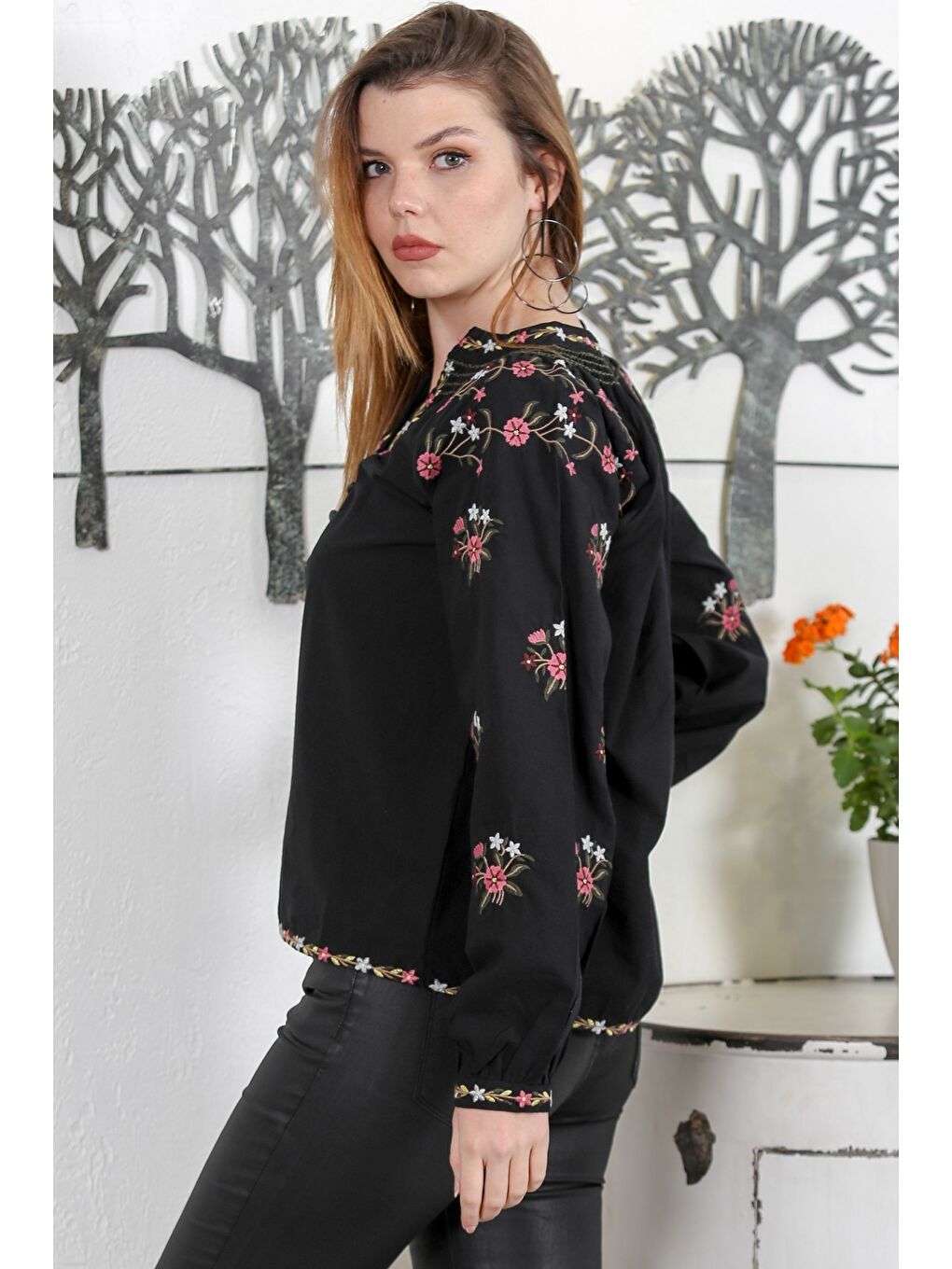 Açık Yeşil Alttan Britli Yaka Balon Kol Bağlamalı Yaka Ve Kol Nakışlı Dokuma Casual Bluz-7