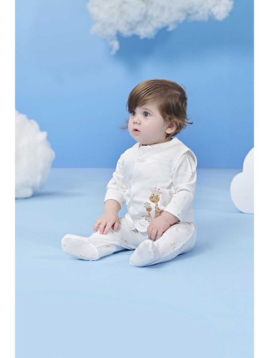 Beyaz Zürafa Figürlü Unisex Bebek Yelek