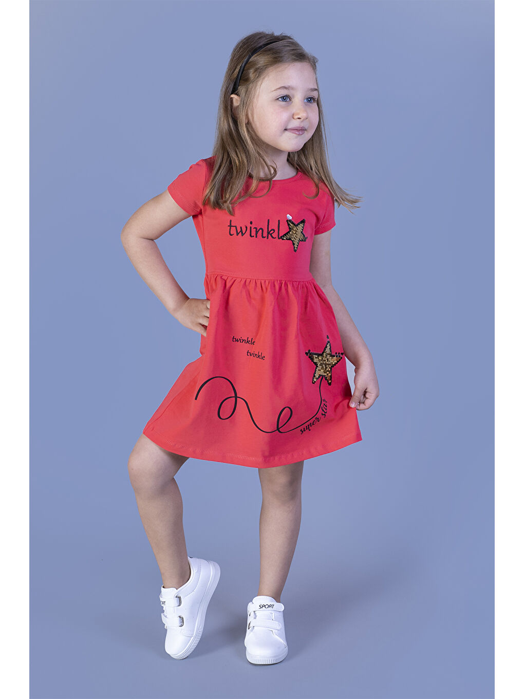 Kırmızı Kız Çocuk Nakışlı Çift Taraflı Pul İşlemeli Elbise