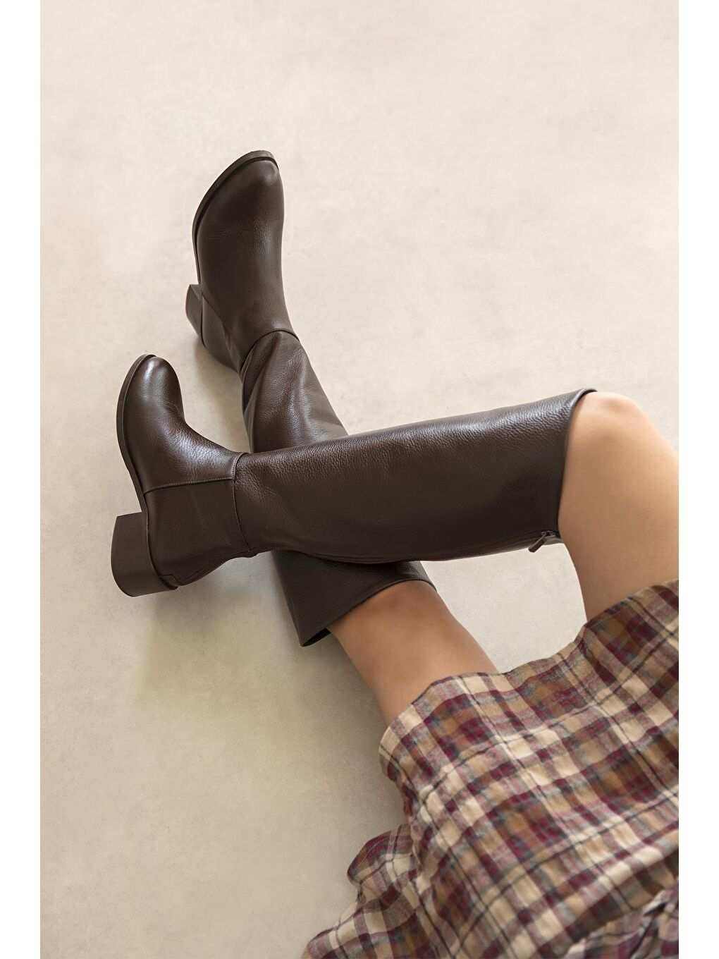 Kahverengi Carla Kadın Fermuar Detay Hakiki Deri Çizme Kahve