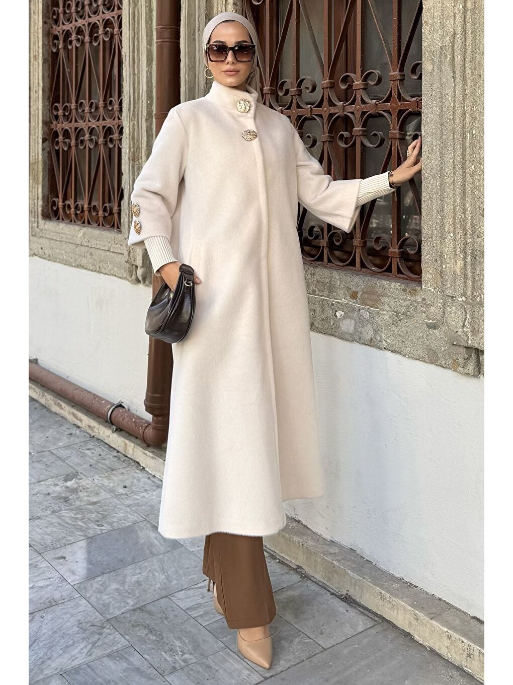 Ekru Kadın Gold Düğme Detaylı İç Astarlı Sakallı Kaban-1