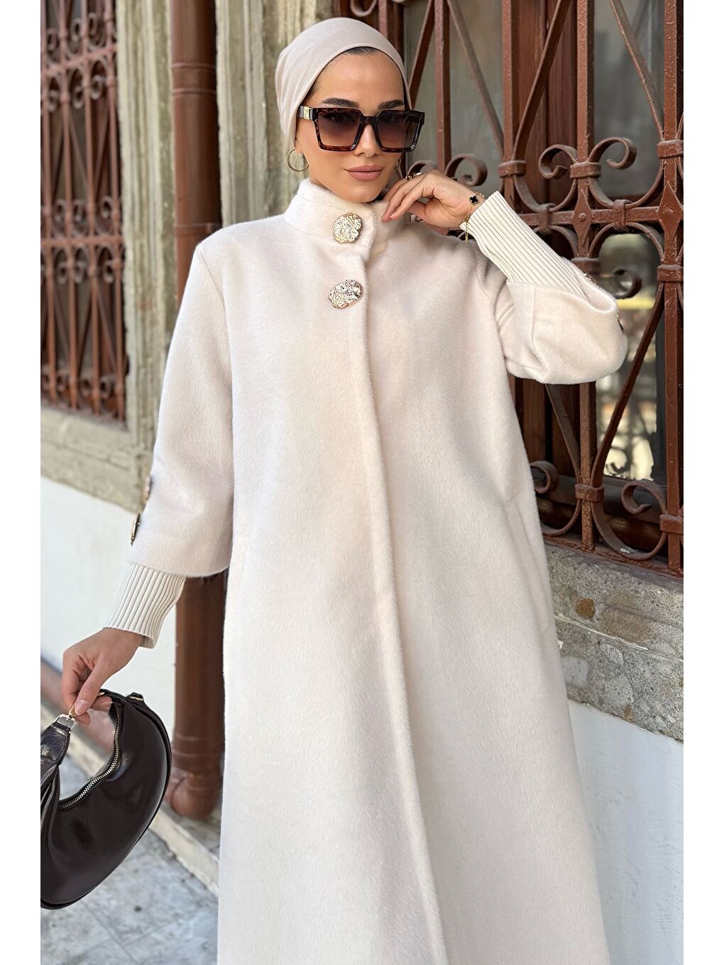 Ekru Kadın Gold Düğme Detaylı İç Astarlı Sakallı Kaban-4