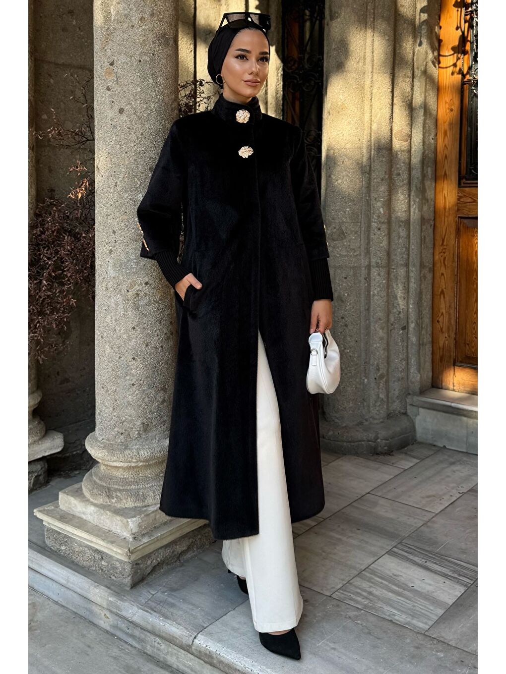 Siyah Kadın Gold Düğme Detaylı İç Astarlı Sakallı Kaban