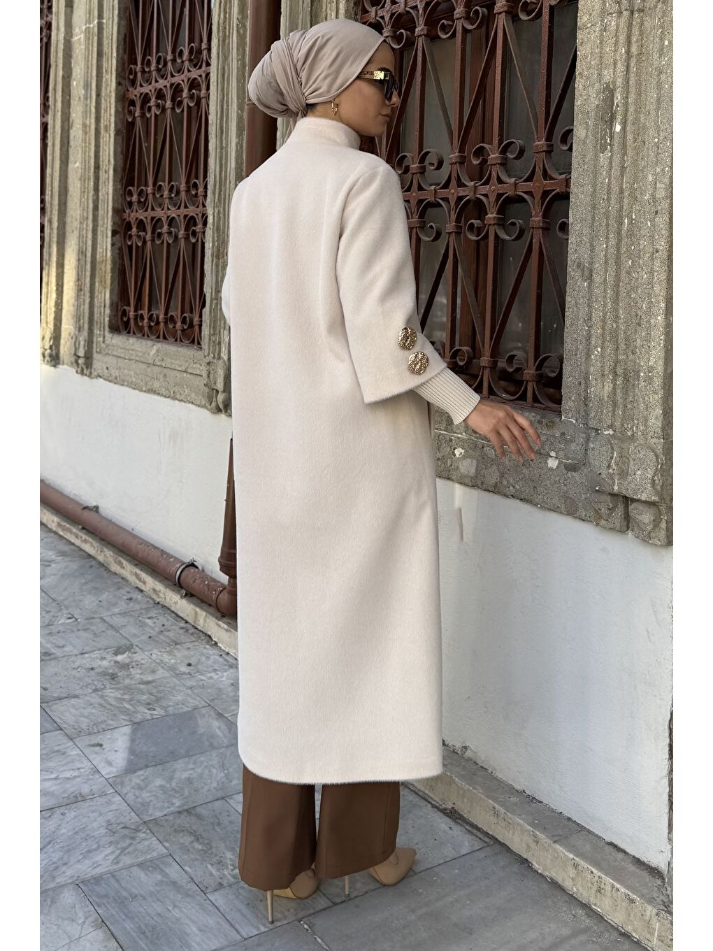 Ekru Kadın Gold Düğme Detaylı İç Astarlı Sakallı Kaban-7