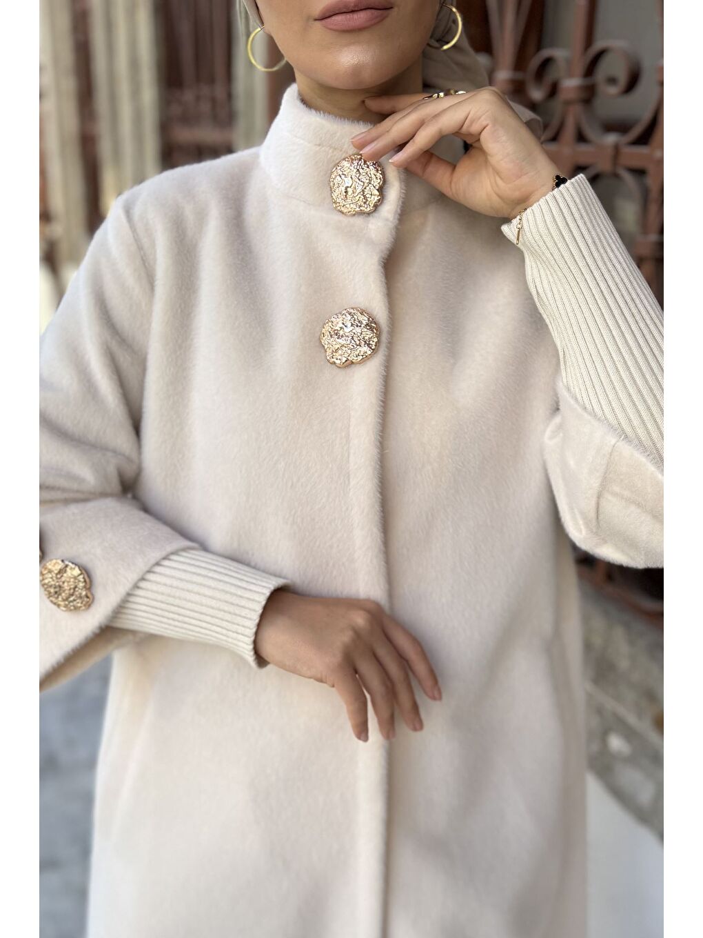 Ekru Kadın Gold Düğme Detaylı İç Astarlı Sakallı Kaban-8