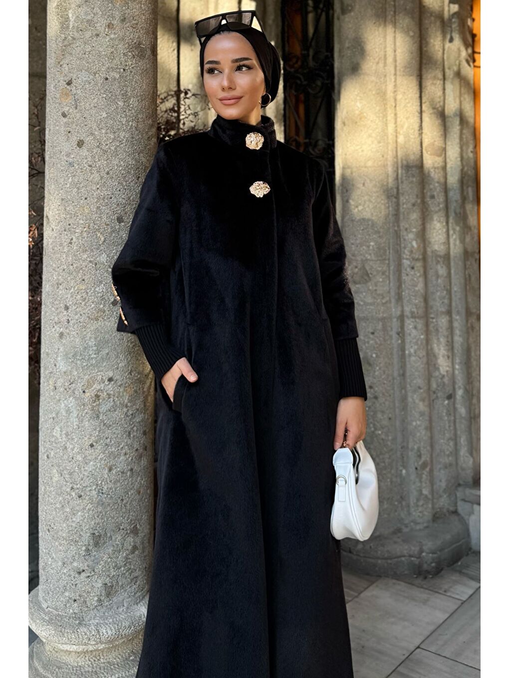 Siyah Kadın Gold Düğme Detaylı İç Astarlı Sakallı Kaban-2