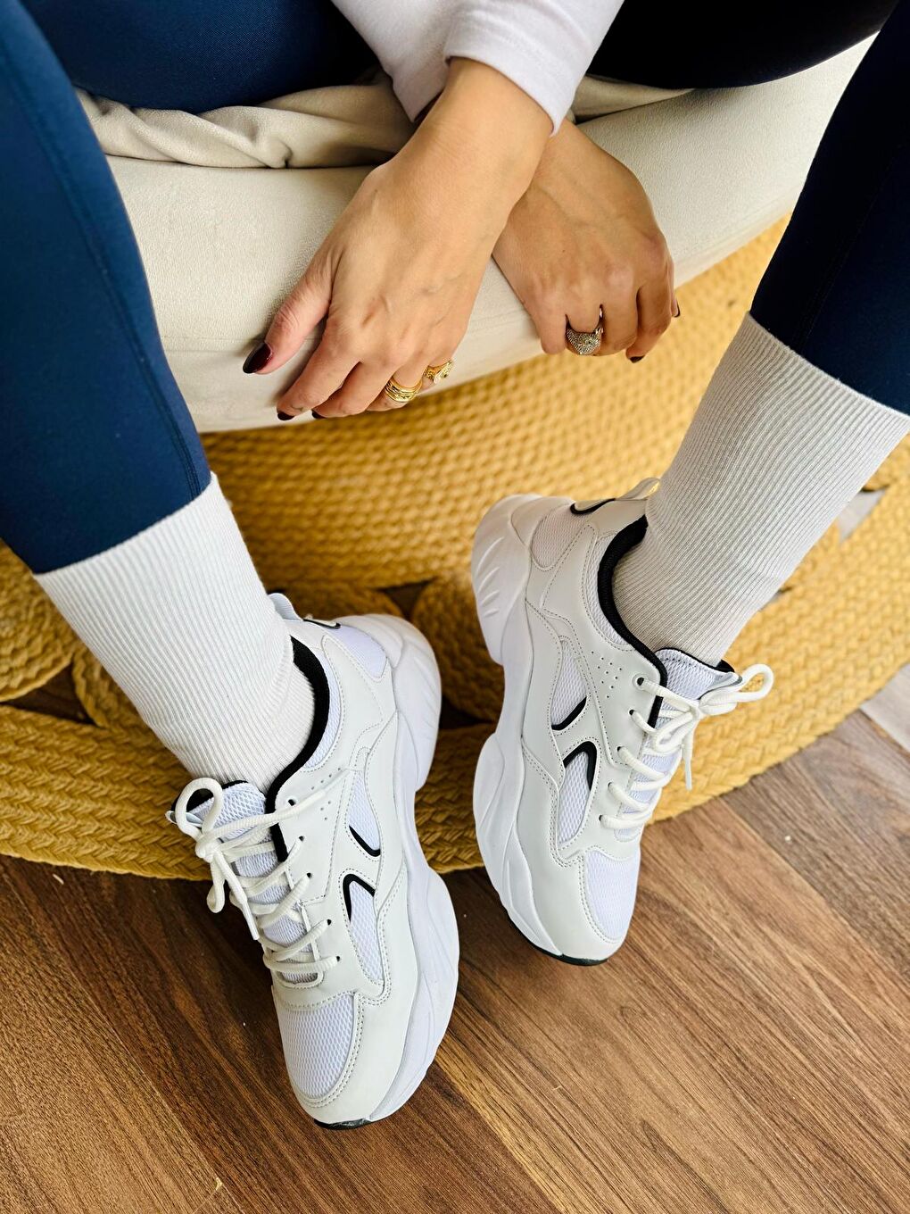 Kadın Beyaz Siyah Renk Ortopedik Rahat Kalıp Günlük Sneakers Ve Spor Ayakkabı Taban 4 Cm.-2