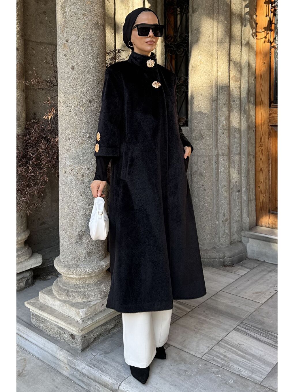 Siyah Kadın Gold Düğme Detaylı İç Astarlı Sakallı Kaban-5