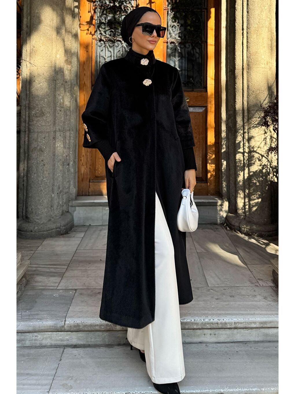 Siyah Kadın Gold Düğme Detaylı İç Astarlı Sakallı Kaban-6