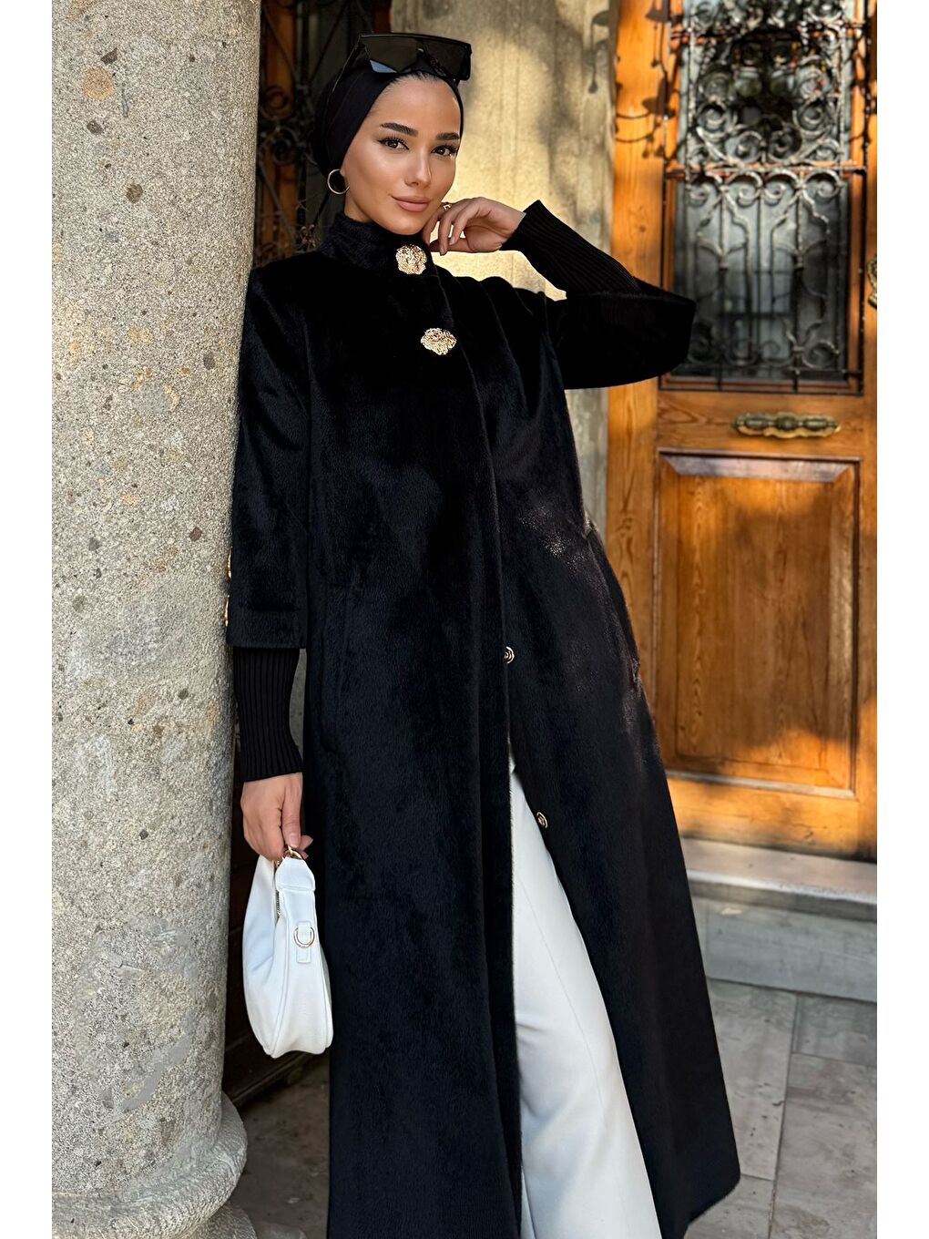 Siyah Kadın Gold Düğme Detaylı İç Astarlı Sakallı Kaban-9