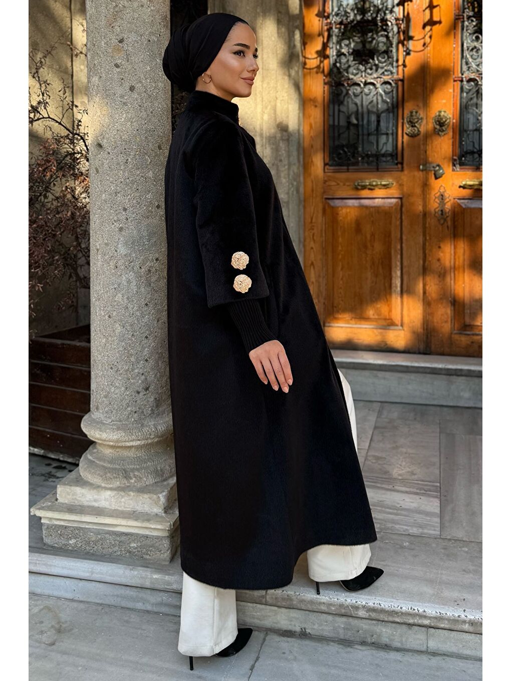 Siyah Kadın Gold Düğme Detaylı İç Astarlı Sakallı Kaban-11