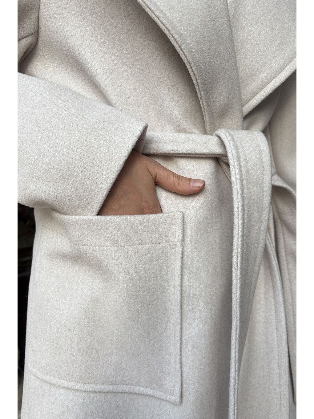 Ekru Bel Kuşaklı İç Astarlı Kapüşonlu Tesettür Kaban-6