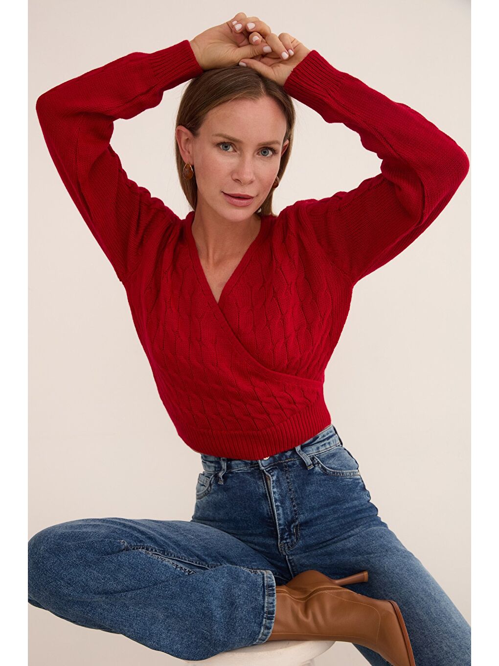 Kırmızı Saç Örgüsü Desenli Kruvaze Yaka Triko Kazak