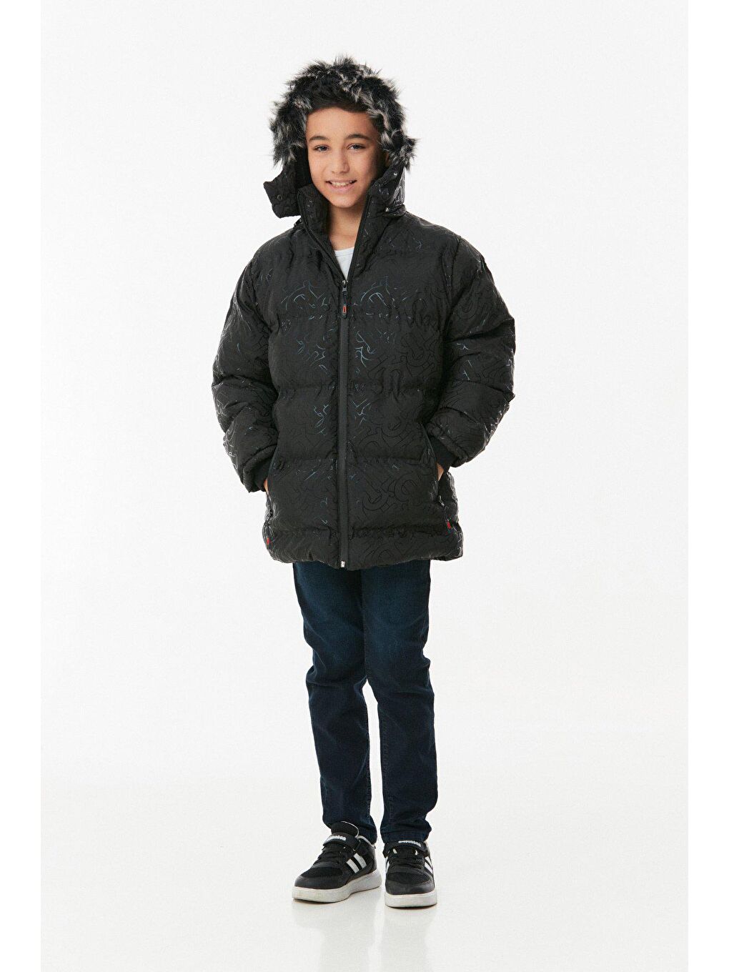 Siyah Baskılı Kapüşonlu Unisex Çocuk Şişme Mont-3