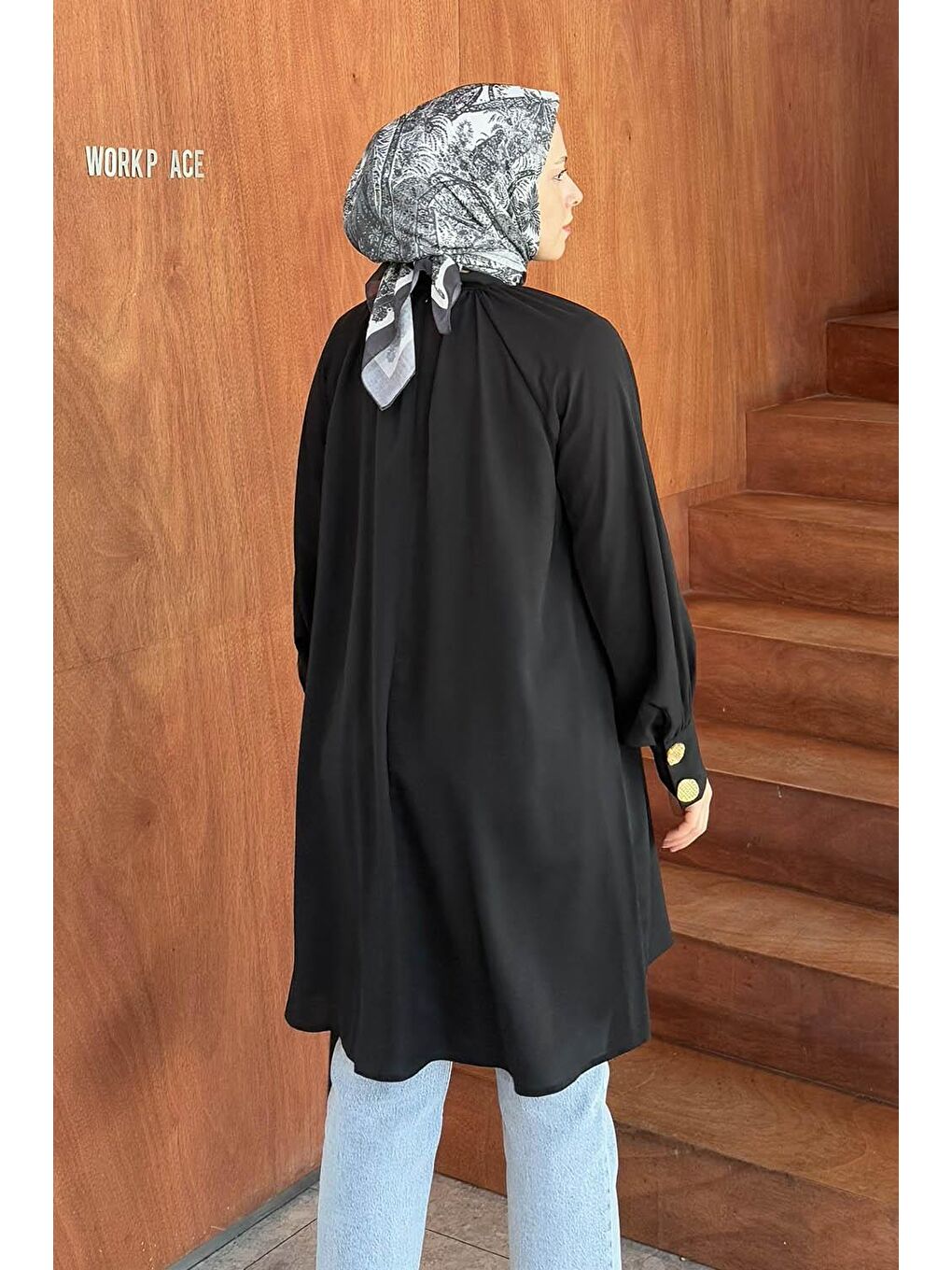 Hakim Yaka Gold Düğme Detaylı Tesettür Tunik Siyah-3