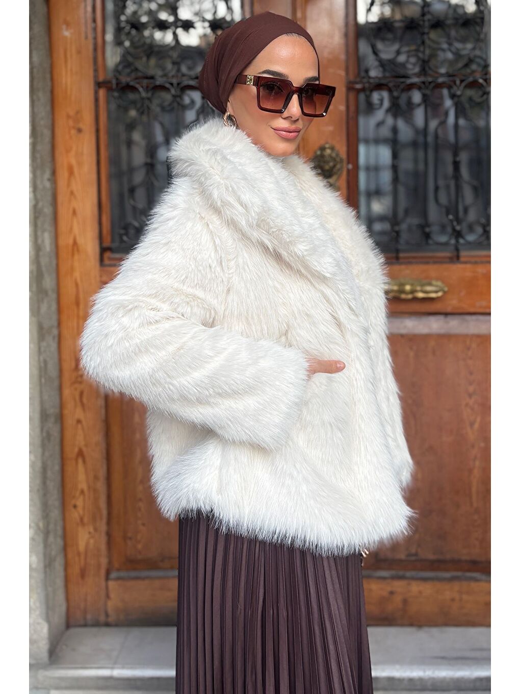 Ekru İç Astarlı Çift Cepli Kürklü Tesettür Mont-2