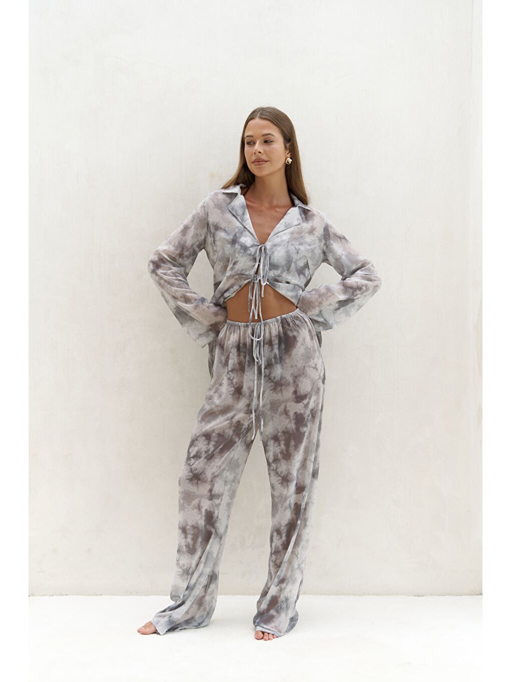 Saifudin Bağcık Detaylı Gri Gömlek Pantolon Takım