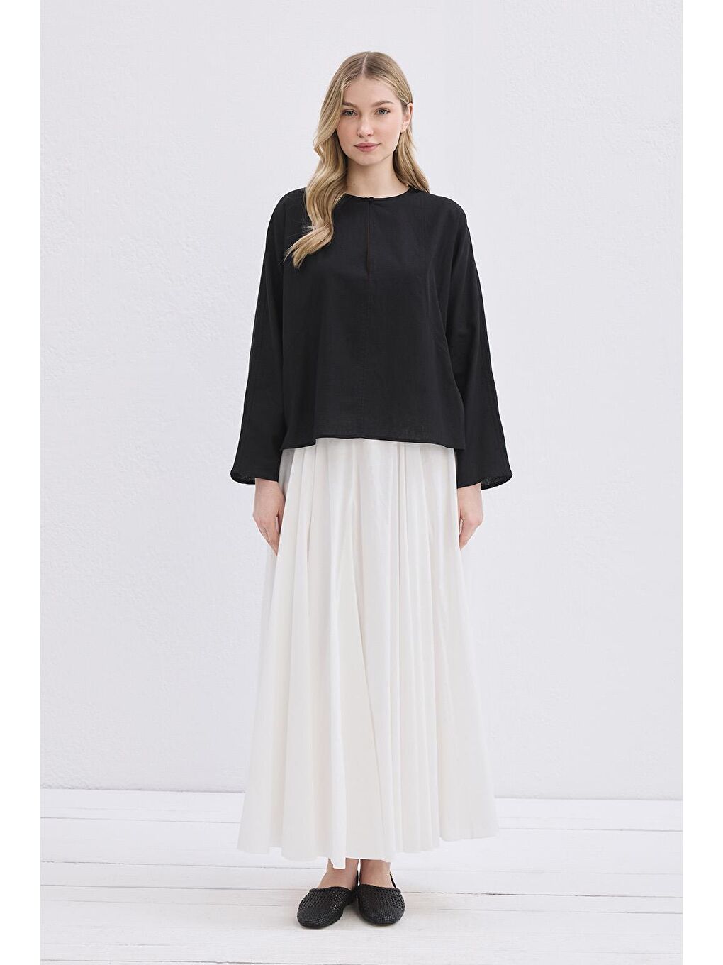 Açık Hakim Yaka Keten Gömlek Siyah-1