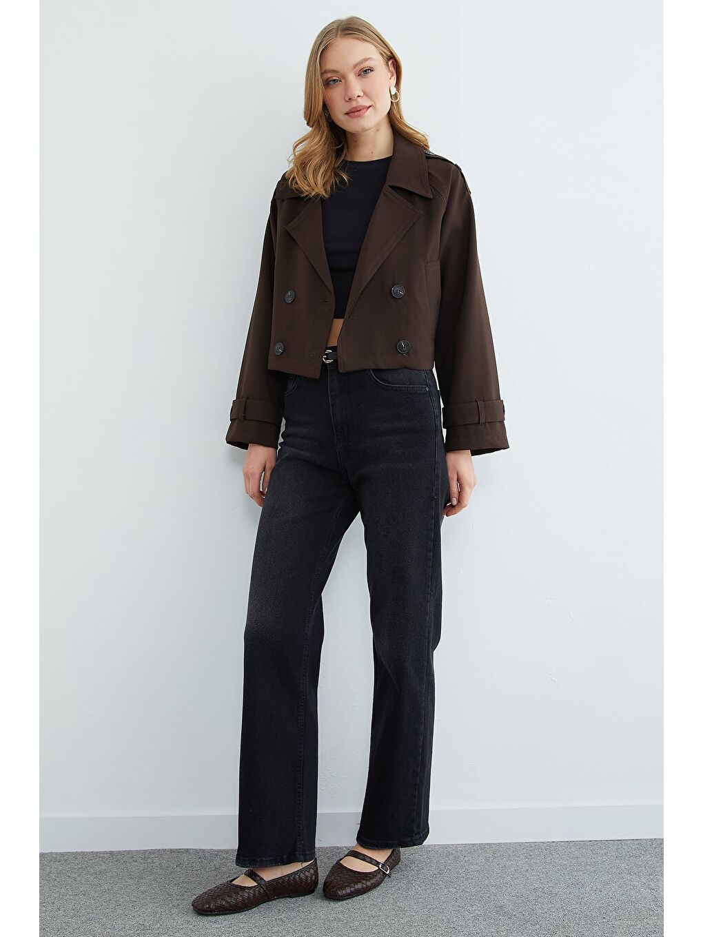 Kahverengi Düğmeli Omuz Ve Kol Detaylı Trençkot-4