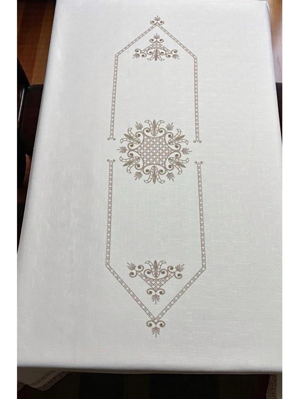 Kahverengi Hümay Dertsiz Masa Örtüsü 150x150 cm Kahve-1