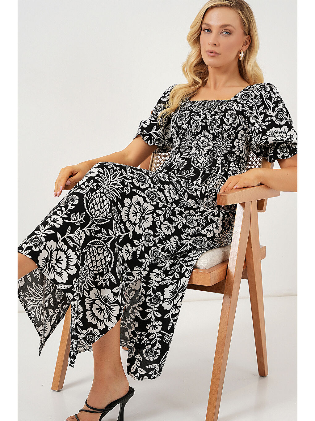 2512 Desenli Yırtmaçlı Elbise - D. Siyah
