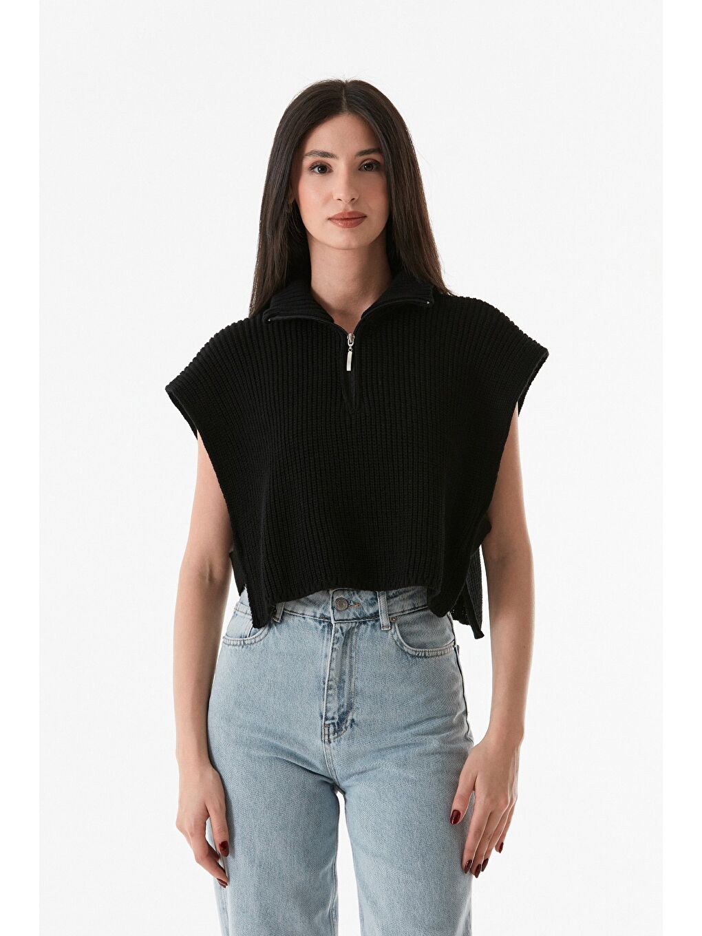 Siyah Yarım Fermuarlı Dik Yaka Triko Süveter