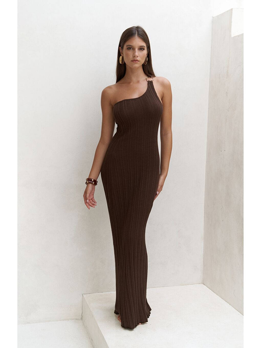 Kahverengi Endah Halka Detaylı Asimetrik Kahve Uzun Triko Elbise-1