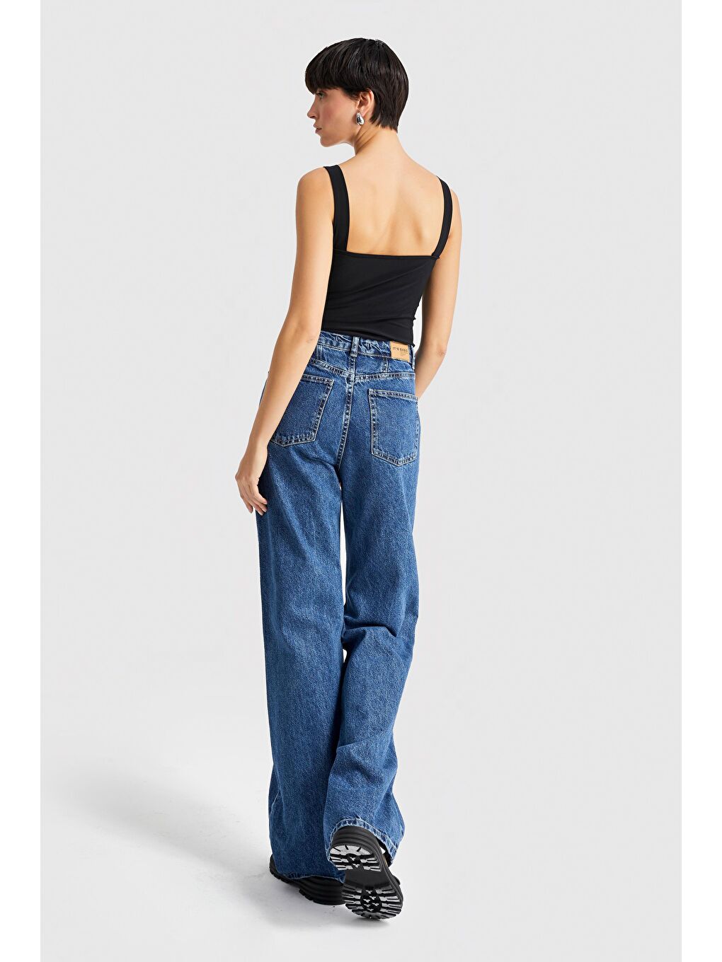 it's basic Mavi Kadın Mavi Renk Önü Düğmeli Straight Fit Denim Pantolon - 3