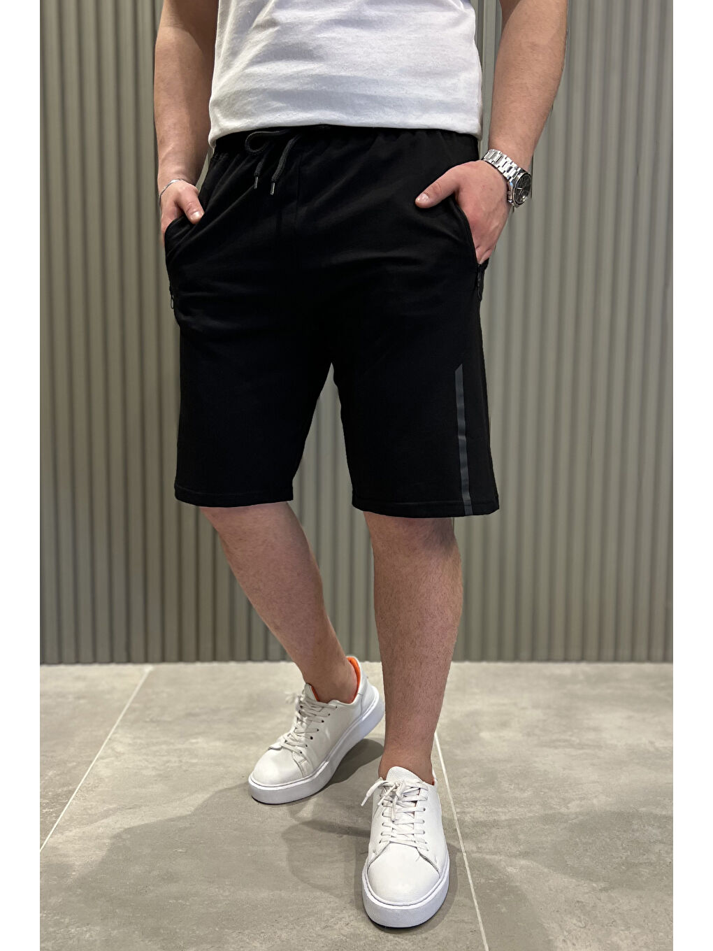 Siyah Erkek Cep Fermuarlı Bel Lastikli Şort