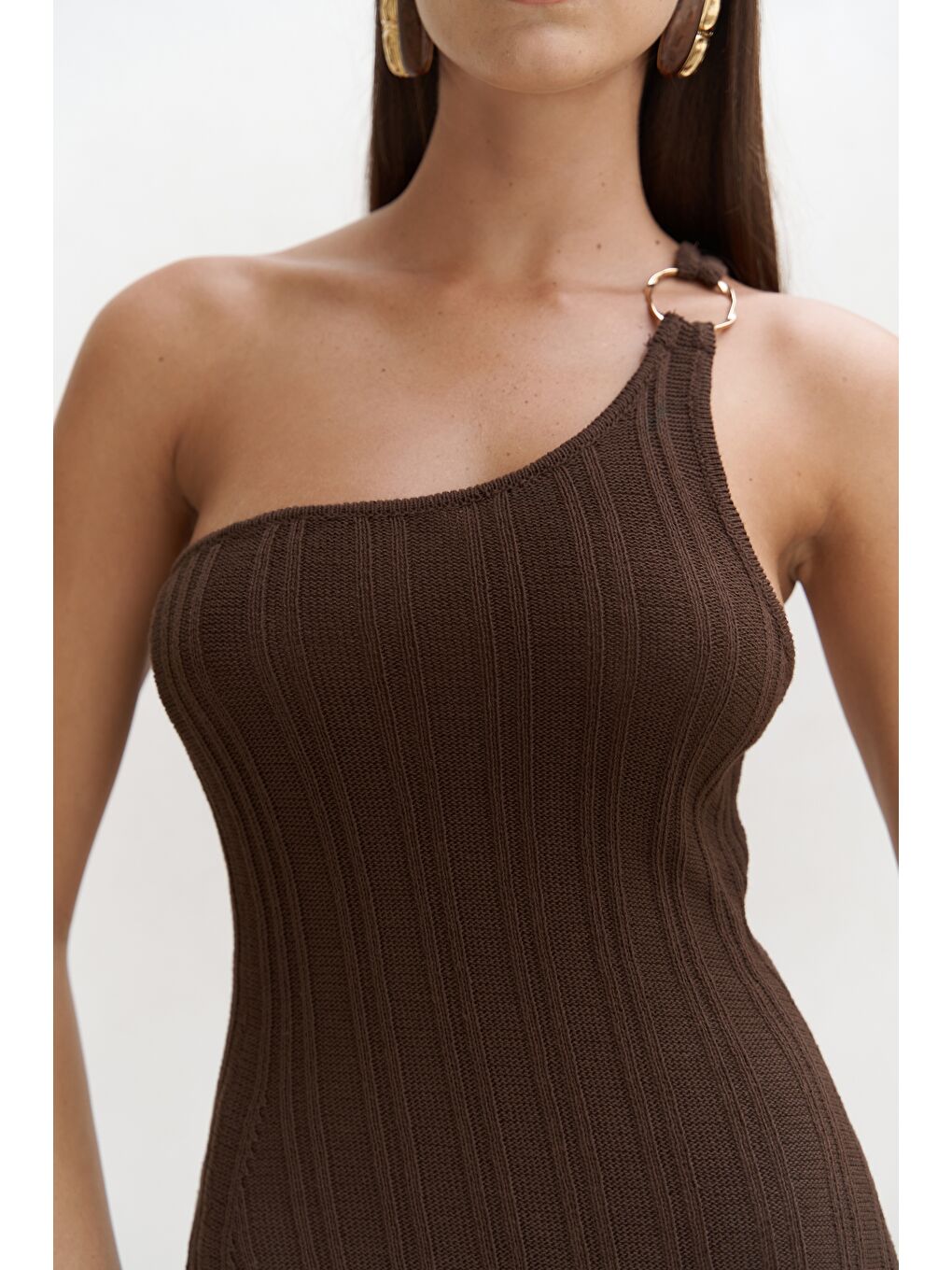 Kahverengi Endah Halka Detaylı Asimetrik Kahve Uzun Triko Elbise-6