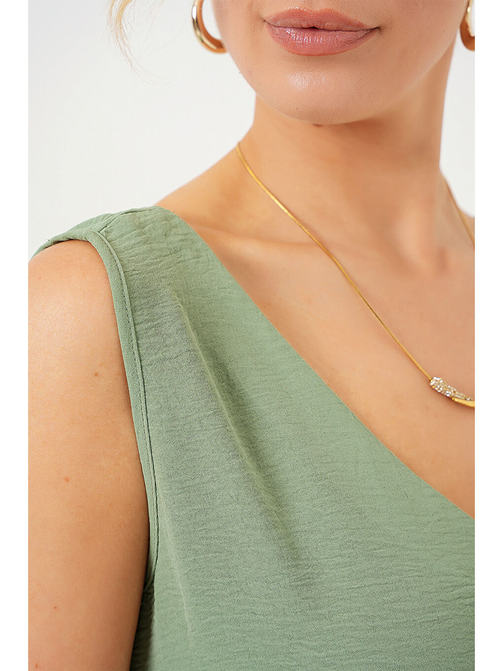 Yeşil V Yaka Sıfır Kol Bluz 950 - Çağla-4