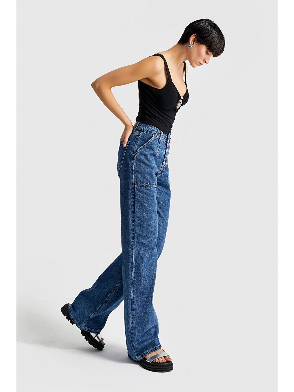 it's basic Mavi Kadın Mavi Renk Önü Düğmeli Straight Fit Denim Pantolon - 4