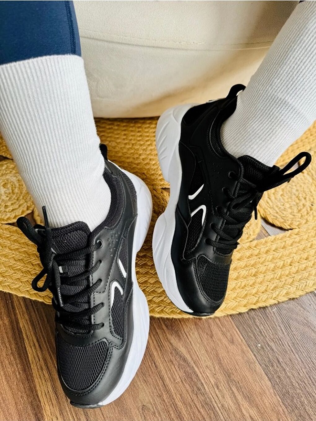 Kadın Siyah Beyaz Renk Ortopedik Rahat Kalıp Günlük Sneakers Ve Spor Ayakkabı Taban 4 Cm.-2