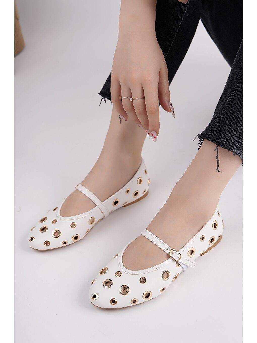 Beyaz MİSHA Tek Bant Troklu Günlük Kadın Babet-4