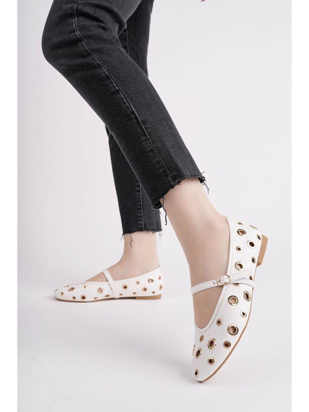 Beyaz MİSHA Tek Bant Troklu Günlük Kadın Babet-5