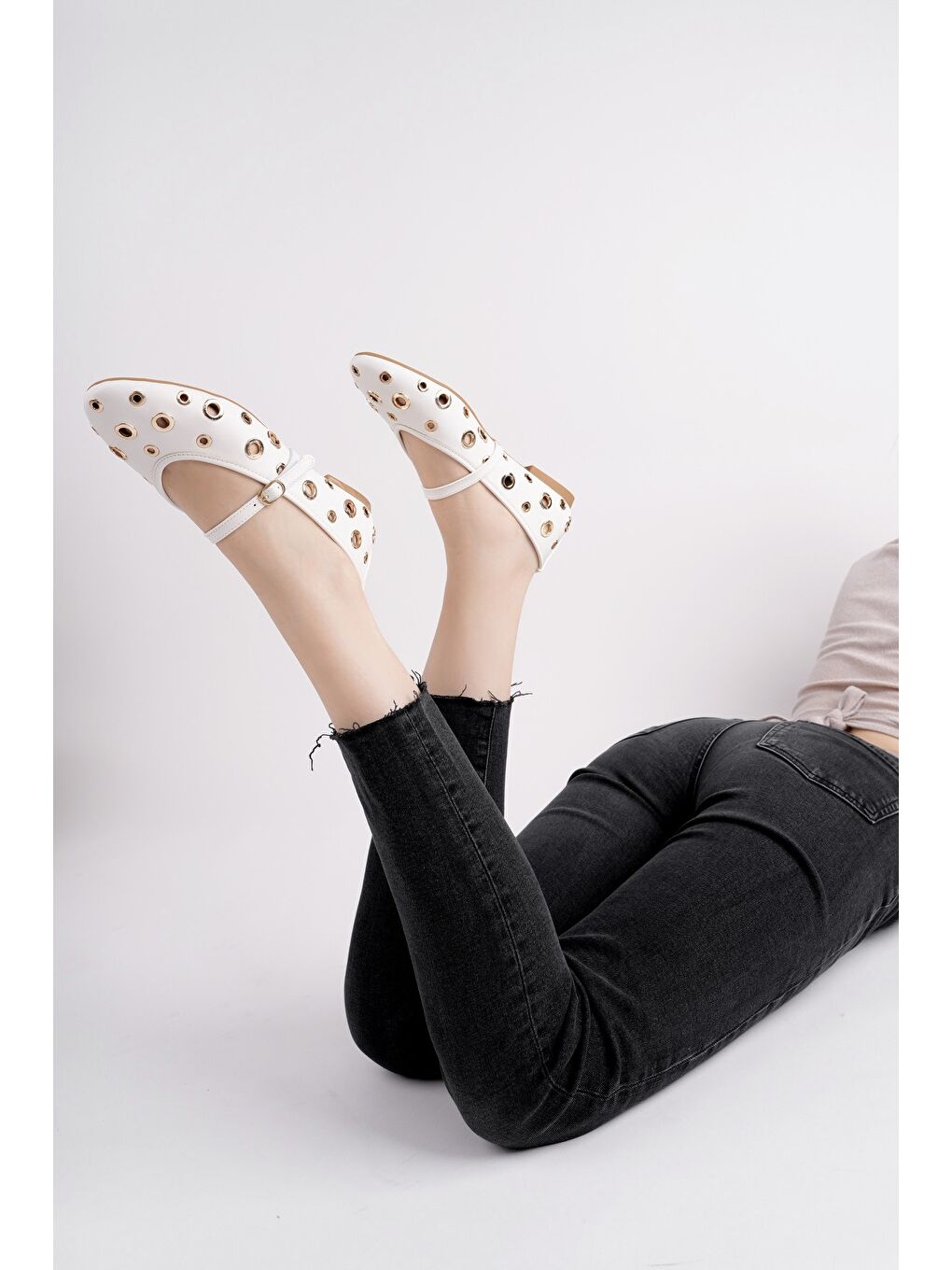 Beyaz MİSHA Tek Bant Troklu Günlük Kadın Babet-6