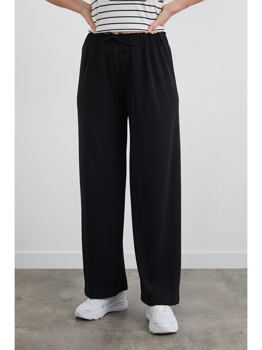 Siyah Beli Lastikli Krep Kumaş Palazzo Pantolon-2