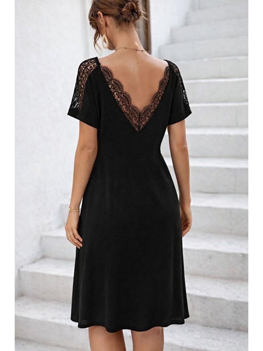 Siyah Kadın Kısa Kollu Dantel V Yakalı Midi Viskon Elbise