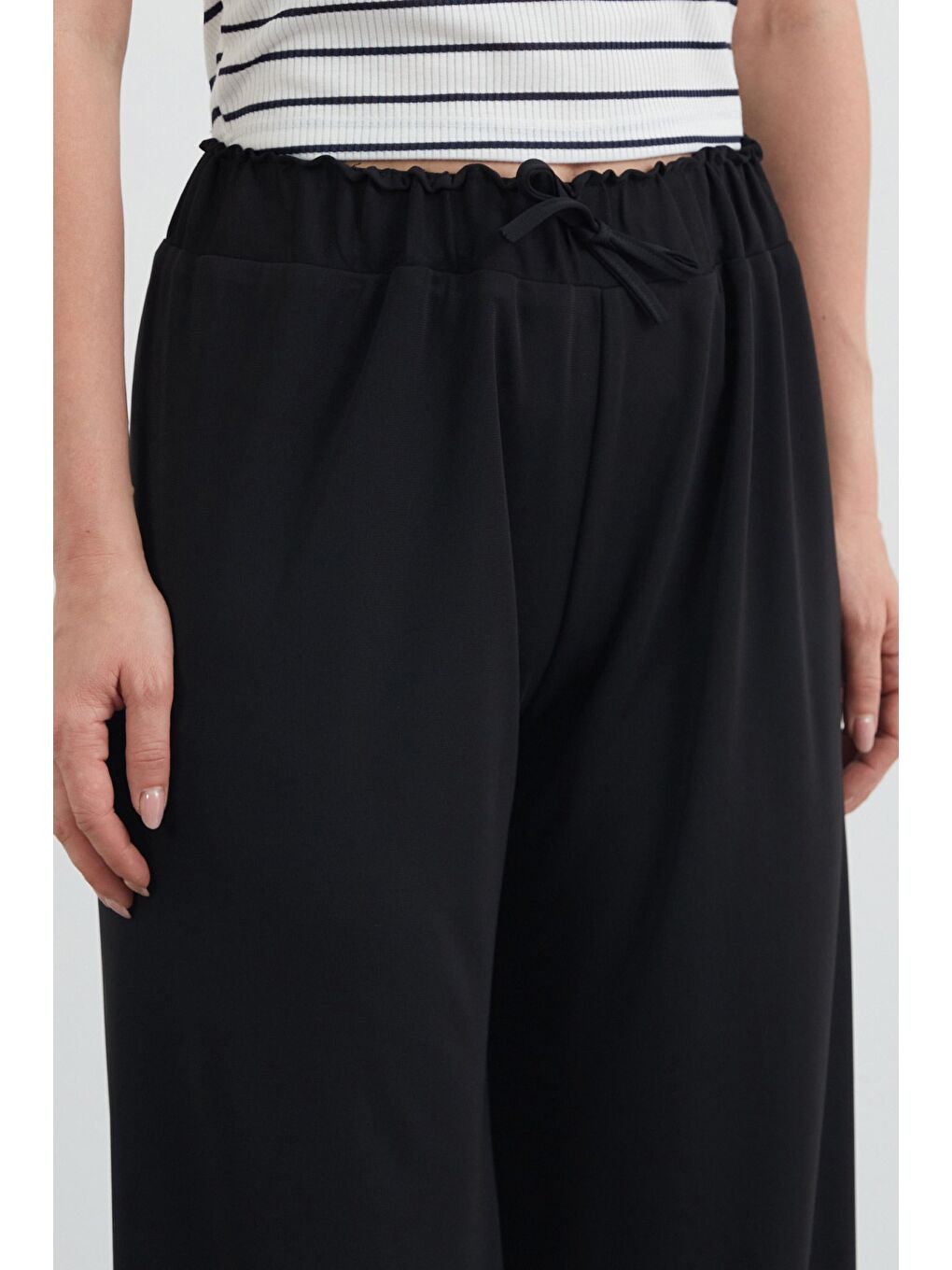 Siyah Beli Lastikli Krep Kumaş Palazzo Pantolon-4