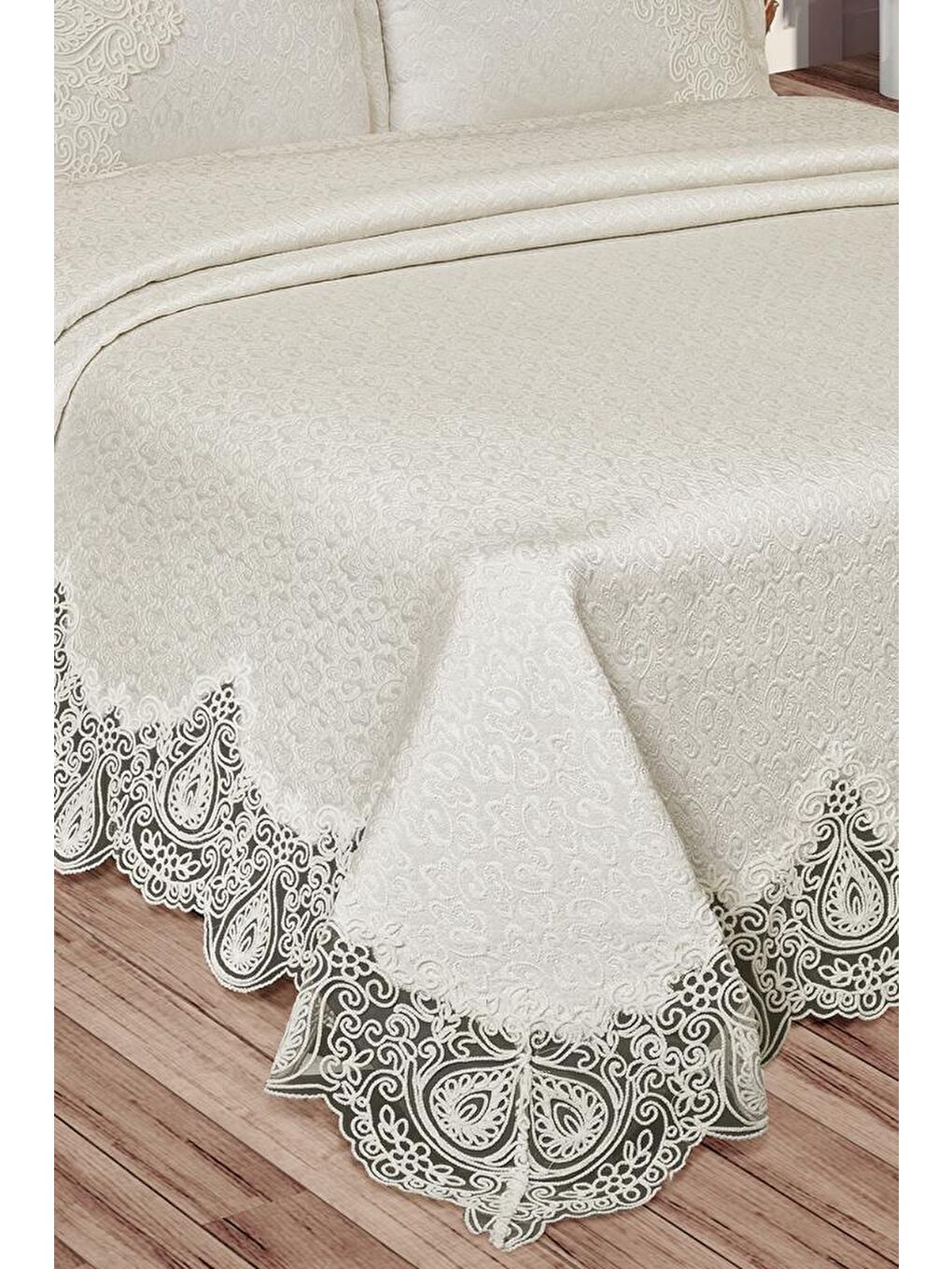 Ekru Farah Brokar Güpürlü Pike Takımı Krem-2