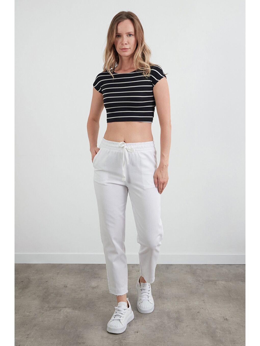 Beyaz Yüksek Bel Beli Lastikli Pantolon