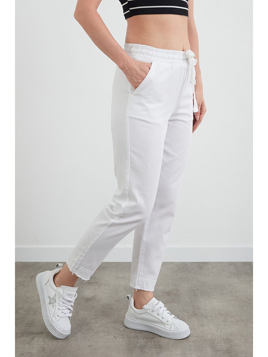 Beyaz Yüksek Bel Beli Lastikli Pantolon-1