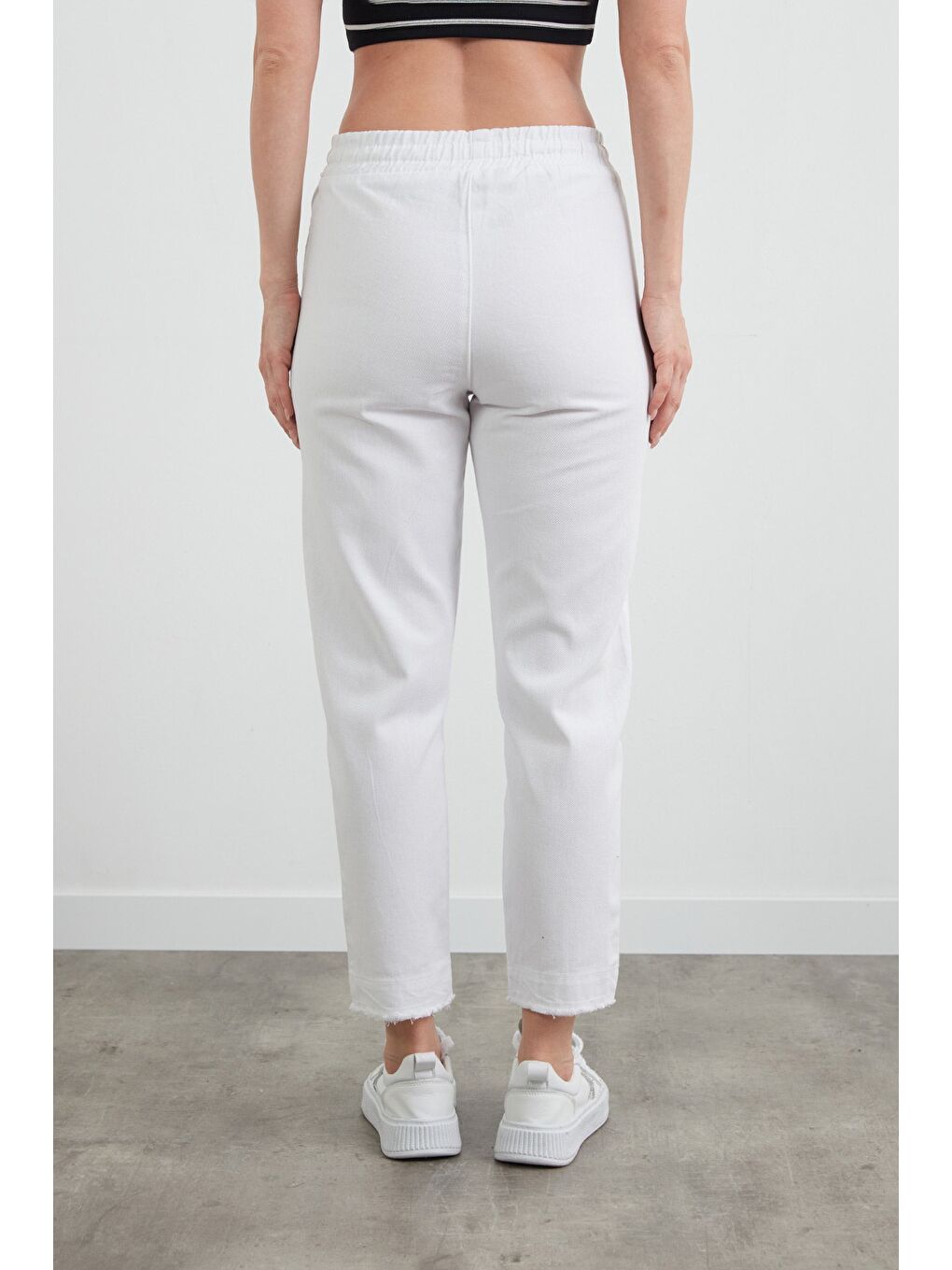 Beyaz Yüksek Bel Beli Lastikli Pantolon-3