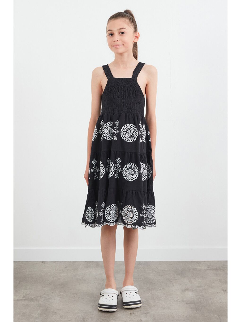 Siyah Nakışlı Gipeli Kız Çocuk Elbise-1