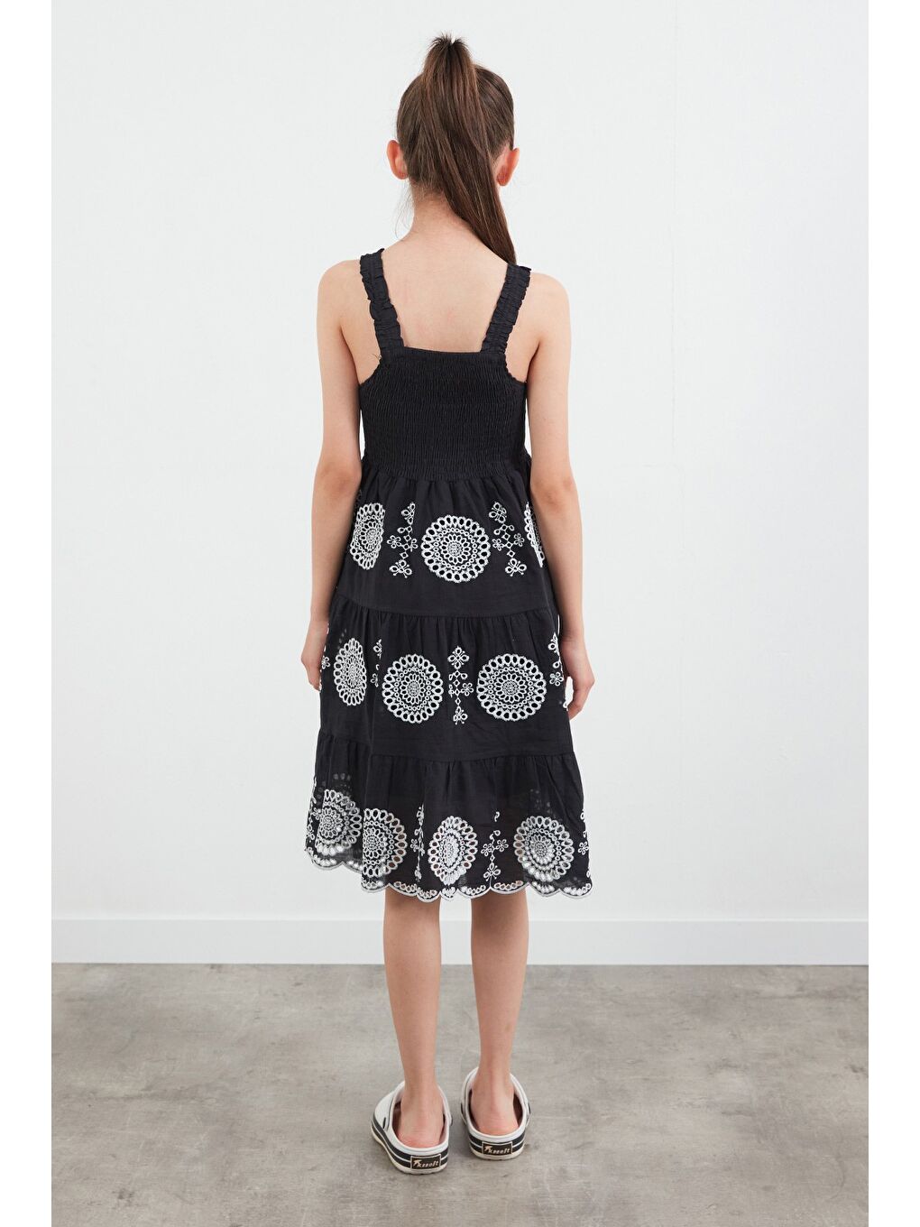 Siyah Nakışlı Gipeli Kız Çocuk Elbise-2