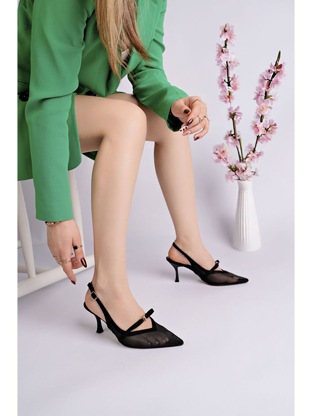 Siyah LOVER Fileli Fiyonk Detaylı Sivri Burun Arkası Açık Kadın Topuklu Ayakkabı-3