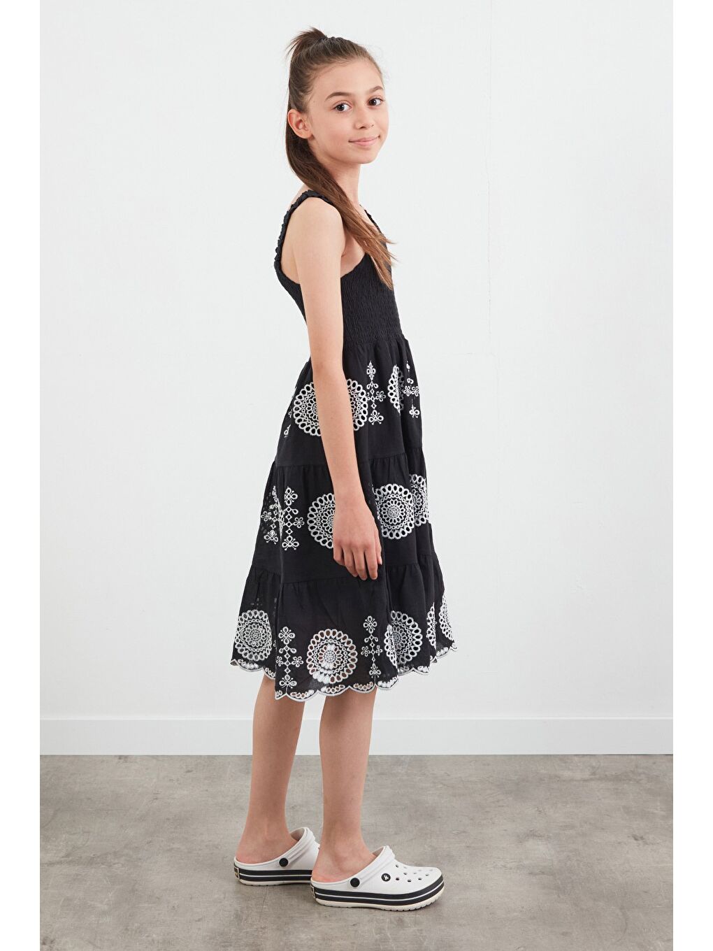 Siyah Nakışlı Gipeli Kız Çocuk Elbise-3